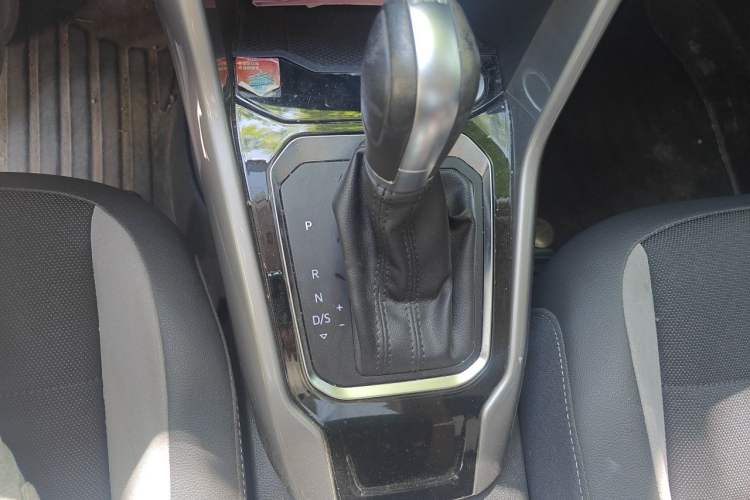 Used Volkswagen T-ROC 2021 Revised Version 280TSI DSG Two-Wheel Drive Elite Connect Edition Gear Lever