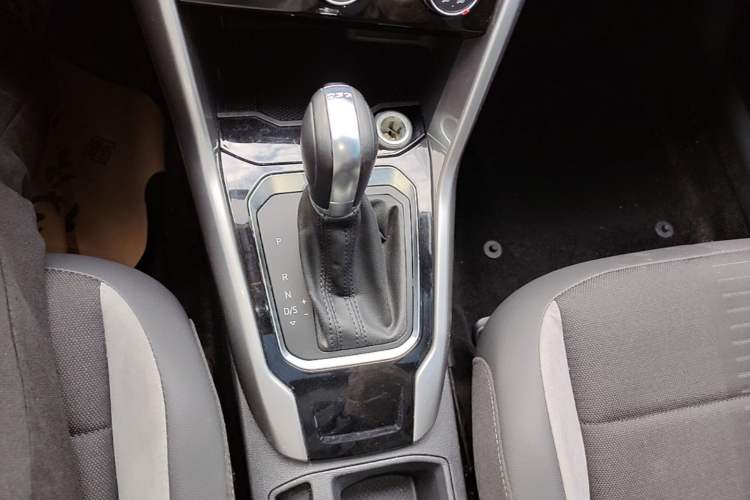 Used Volkswagen T-ROC 2021 280TSI DSG Two-Wheel Drive Elite Connect Edition Gear Lever