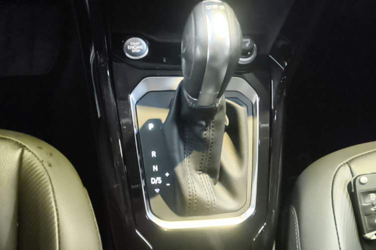 Used Volkswagen T-ROC 2021 280TSI DSG Two-Wheel Drive Comfort Connect Edition Gear Lever