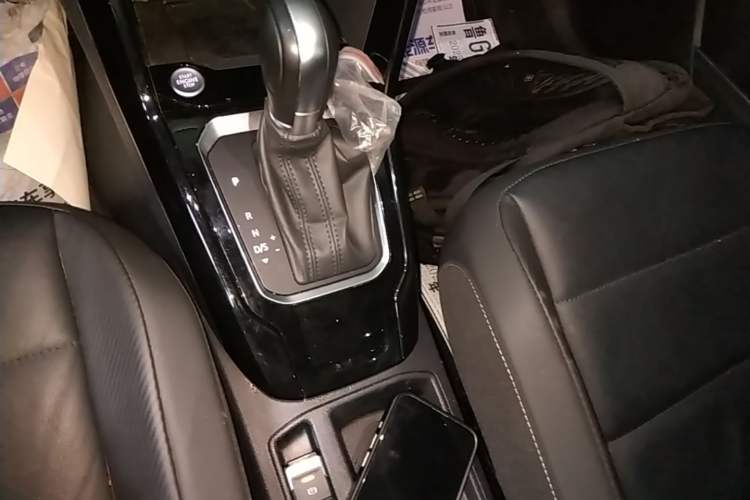 Used Volkswagen T-ROC 2021 Revised Version 280TSI DSG Two-Wheel Drive Comfort & Smart Connectivity Edition Gear Lever