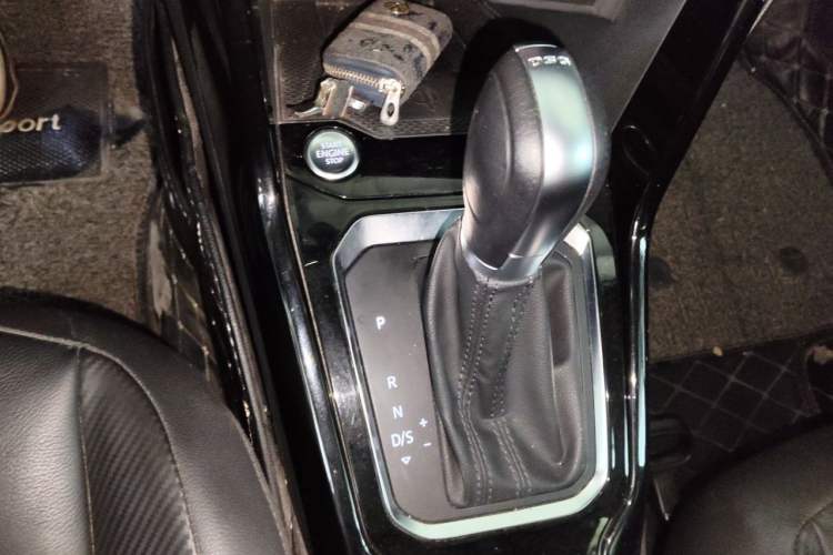 Used Volkswagen T-ROC 2021 280TSI DSG Two-Wheel Drive Comfort Connect Edition Gear Lever