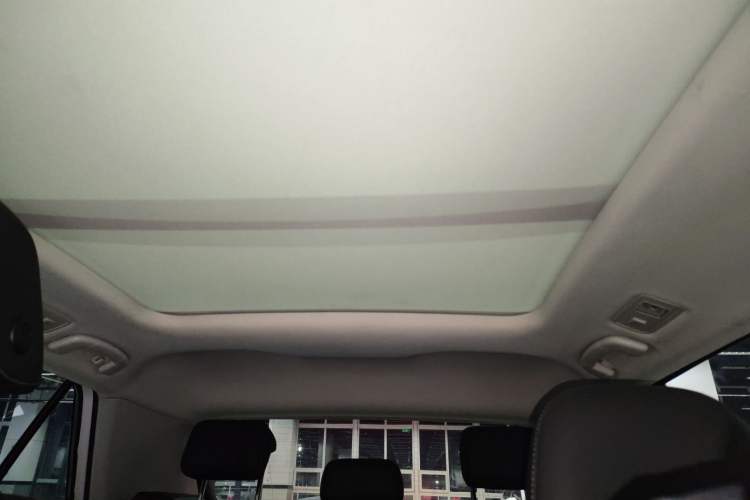 Used Volkswagen T-ROC 2021 280TSI DSG Two-Wheel Drive Comfort Connect Edition Headliner