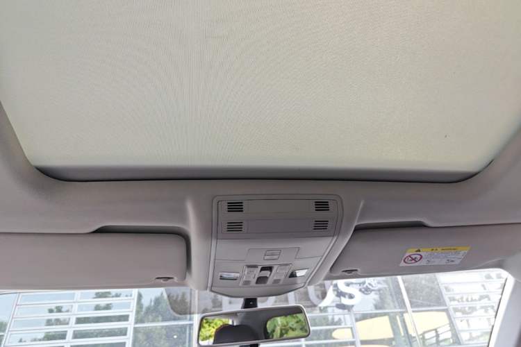 Used Volkswagen T-ROC 2021 280TSI DSG Two-Wheel Drive Comfort Connect Edition Headliner