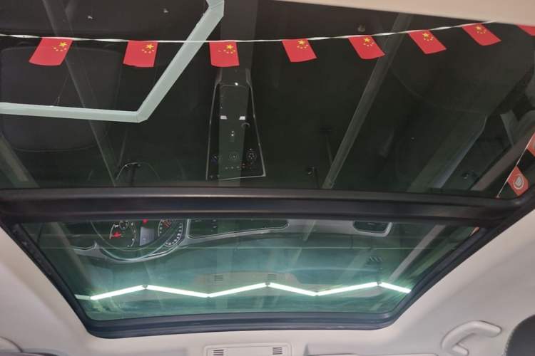 Used Volkswagen T-ROC 2021 280TSI DSG Two-Wheel Drive Elite Connect Edition Headliner