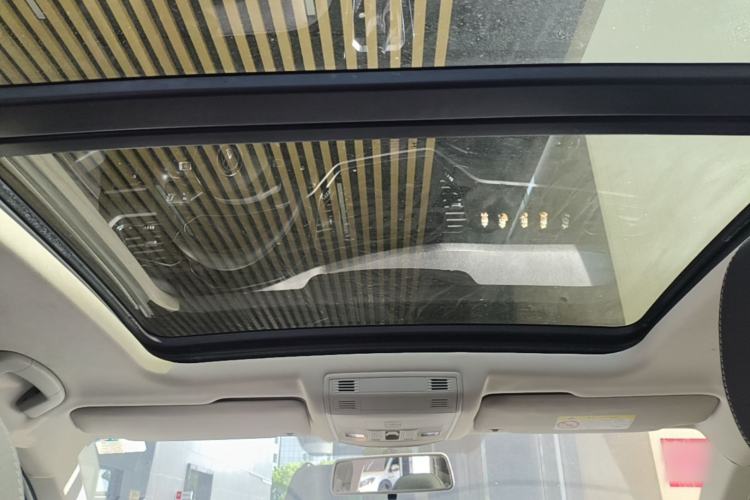 Used Volkswagen T-ROC 2021 280TSI DSG Two-Wheel Drive Comfort Connect Edition Headliner