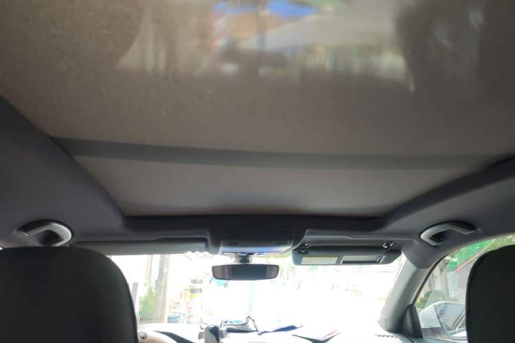 Used Volkswagen T-ROC 2021 Revised Version 280TSI DSG All-Wheel Drive Luxury Connected Edition Headliner