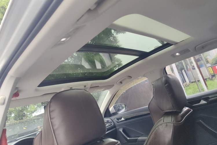 Used Volkswagen T-ROC 2021 280TSI DSG Two-Wheel Drive Comfort Connect Edition Headliner