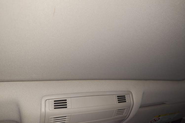 Used Volkswagen T-ROC 2021 280TSI DSG Two-Wheel Drive Comfort Connect Edition Headliner