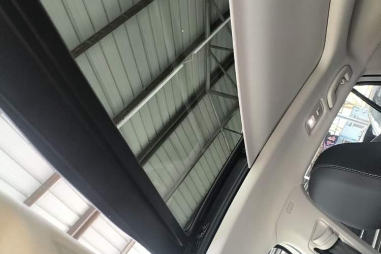 Used Volkswagen T-ROC 2021 280TSI DSG Two-Wheel Drive Comfort Connect Edition Headliner