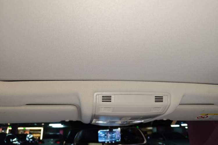 Used Volkswagen T-ROC 2021 280TSI DSG Two-Wheel Drive Comfort Connect Edition Headliner