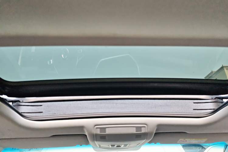 Used Volkswagen T-ROC 2021 280TSI DSG Two-Wheel Drive Elite Connect Edition Headliner