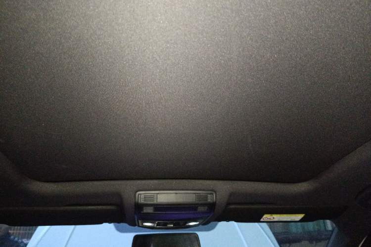 Used Volkswagen T-ROC 2021 280TSI DSG Two-Wheel Drive R-Line Pro Connected Version Headliner