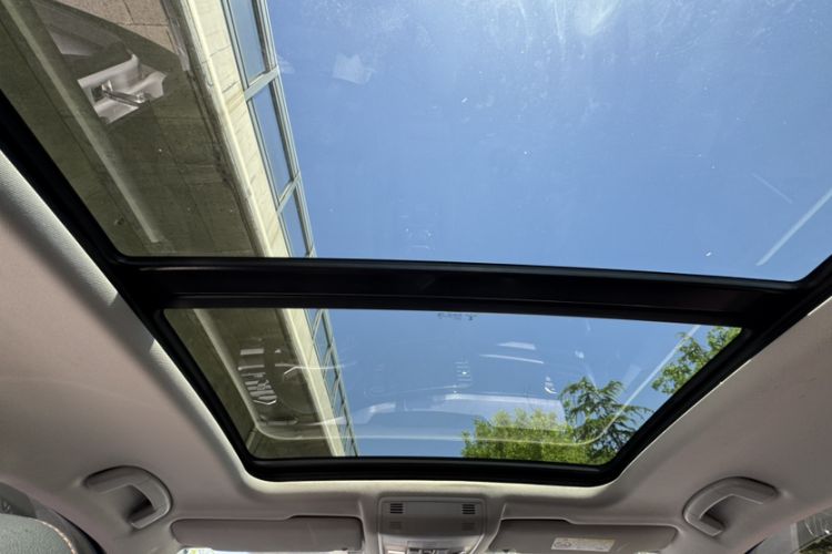 Used Volkswagen T-ROC 2021 280TSI DSG Two-Wheel Drive Comfort Connect 30th Anniversary Edition Headliner