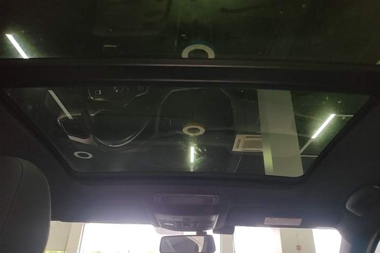 Used Volkswagen T-ROC 2021 280TSI DSG Two-Wheel Drive R-Line Pro Connected Version Headliner