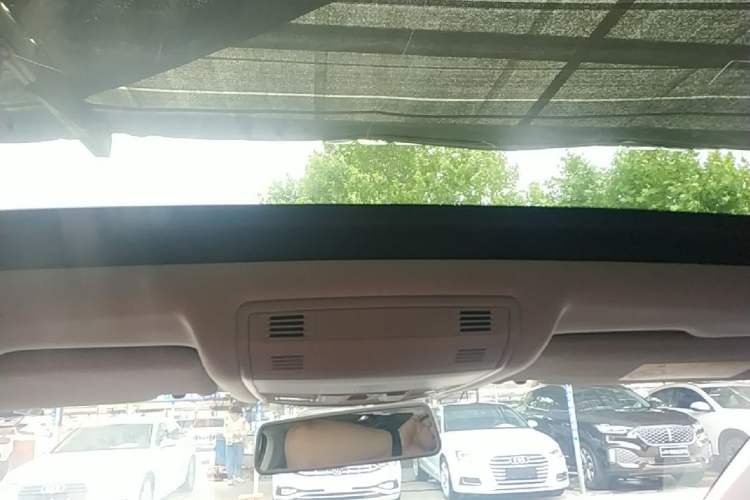 Used Volkswagen T-ROC 2021 280TSI DSG Two-Wheel Drive Elite Connect Edition Headliner