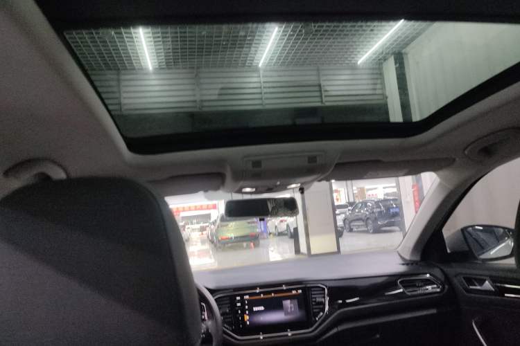 Used Volkswagen T-ROC 2021 280TSI DSG Two-Wheel Drive Comfort Connect Edition Headliner