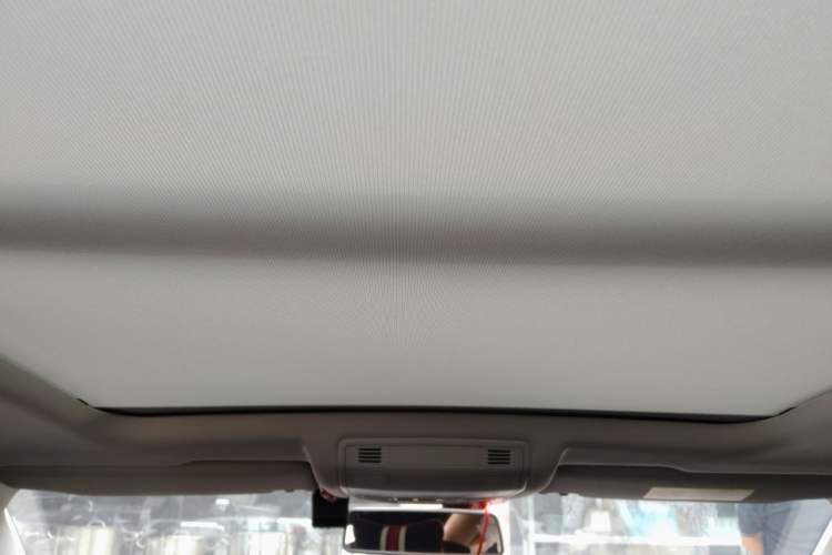 Used Volkswagen T-ROC 2021 280TSI DSG Two-Wheel Drive Comfort Connect Edition Headliner