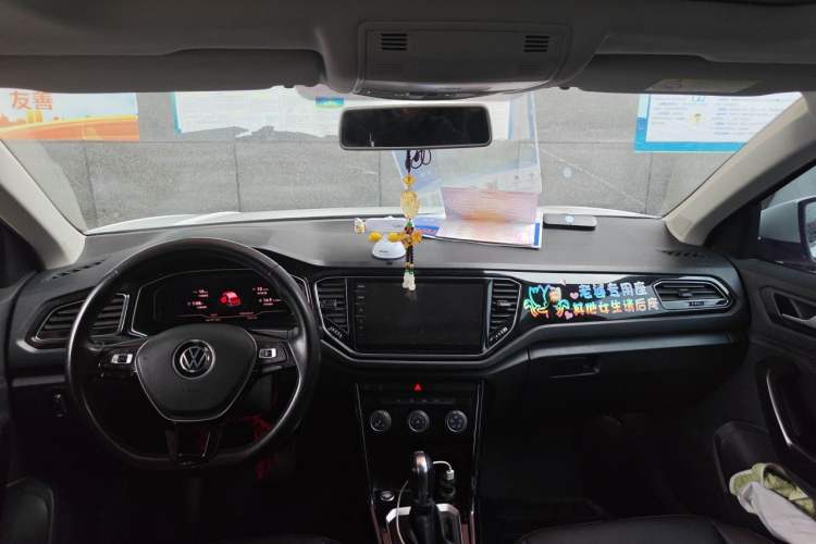 Used Volkswagen T-ROC 2021 280TSI DSG Two-Wheel Drive Comfort Connect Edition Headliner