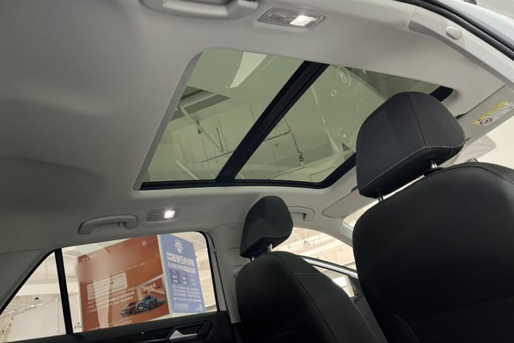 Used Volkswagen T-ROC 2021 280TSI DSG Two-Wheel Drive Comfort Connect Edition Headliner