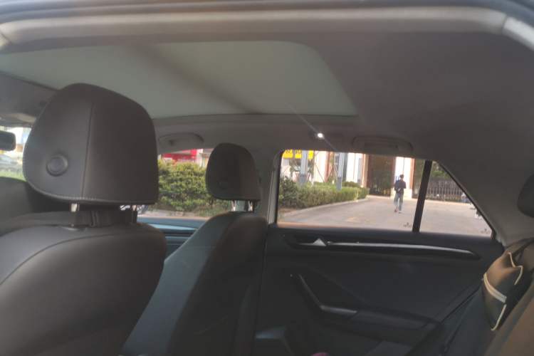 Used Volkswagen T-ROC 2021 280TSI DSG Two-Wheel Drive Comfort Connect Edition Headliner