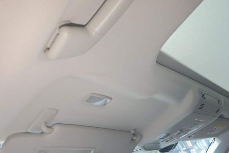 Used Volkswagen T-ROC 2021 280TSI DSG Two-Wheel Drive Comfort Connect Edition Headliner