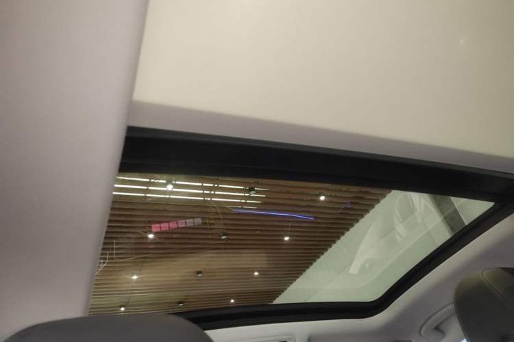 Used Volkswagen T-ROC 2021 280TSI DSG Two-Wheel Drive Comfort Connect 30th Anniversary Edition Headliner