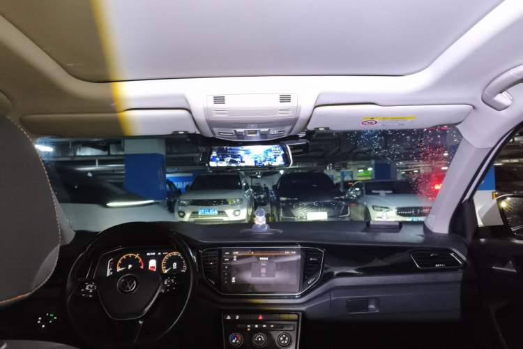 Used Volkswagen T-ROC 2021 280TSI DSG Two-Wheel Drive Comfort Connect 30th Anniversary Edition Headliner