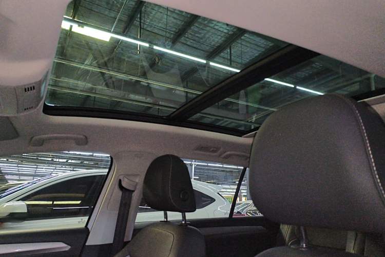 Used Volkswagen T-ROC 2021 280TSI DSG Two-Wheel Drive Elite Connect Edition Headliner