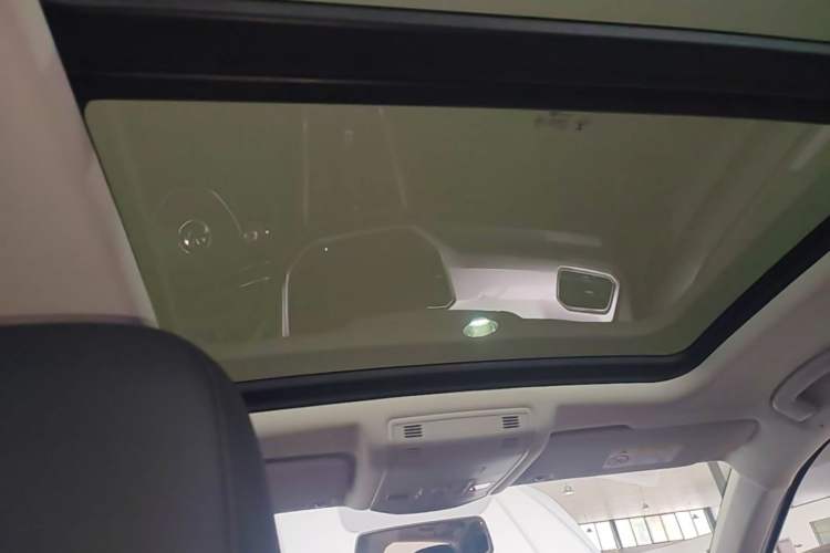 Used Volkswagen T-ROC 2021 280TSI DSG Two-Wheel Drive Elite Connect Edition Headliner