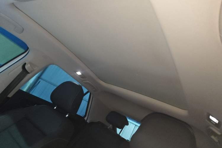 Used Volkswagen T-ROC 2021 280TSI DSG Two-Wheel Drive Comfort Connect Edition Headliner