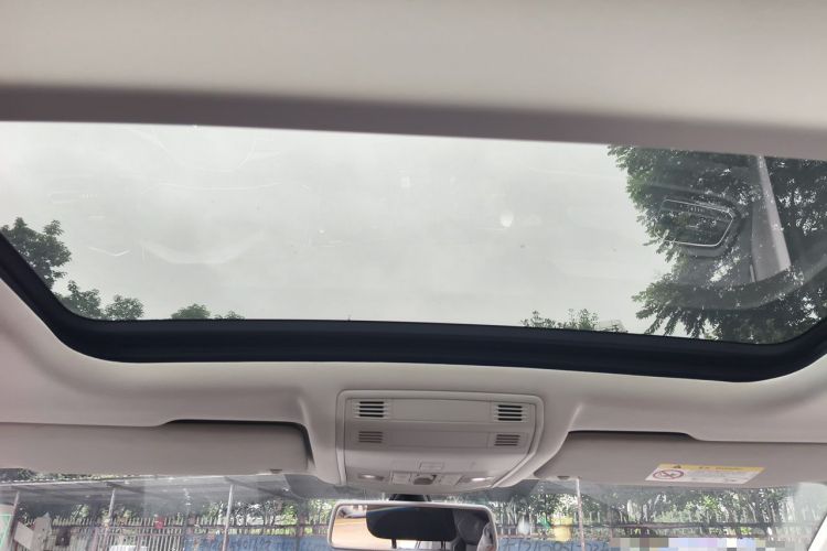 Used Volkswagen T-ROC 2021 280TSI DSG Two-Wheel Drive Comfort Connect Edition Headliner