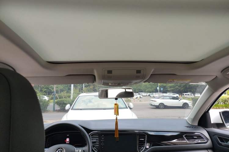 Used Volkswagen T-ROC 2021 280TSI DSG Two-Wheel Drive Comfort Connect Edition Headliner