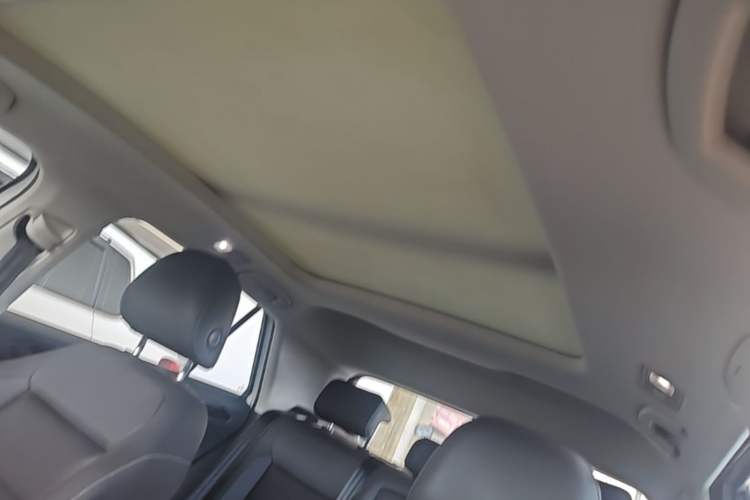 Used Volkswagen T-ROC 2021 280TSI DSG Two-Wheel Drive Comfort Connect Edition Headliner