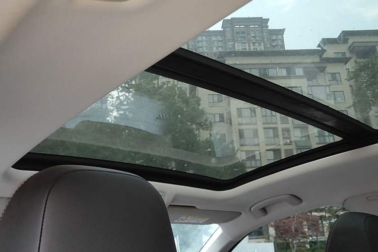 Used Volkswagen T-ROC 2021 280TSI DSG Two-Wheel Drive Comfort Connect 30th Anniversary Edition Headliner