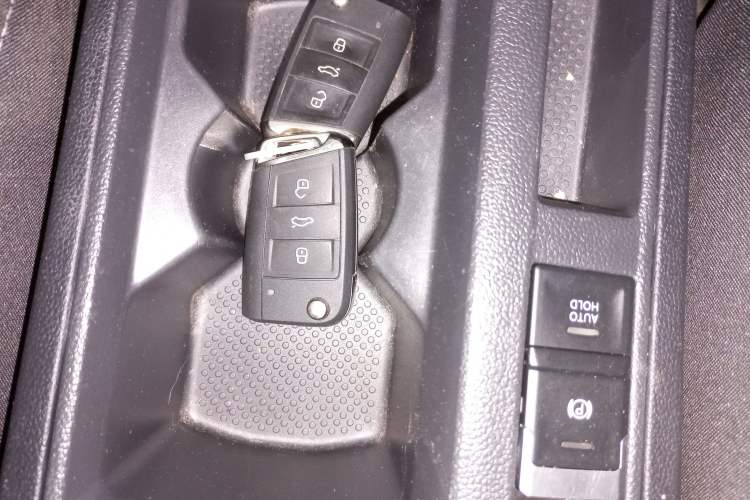 Used Volkswagen T-ROC 2021 280TSI DSG Two-Wheel Drive Comfort Connect Edition Interior 1