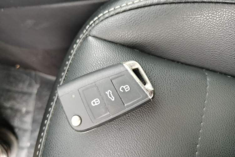 Used Volkswagen T-ROC 2021 280TSI DSG Two-Wheel Drive Elite Connect Edition Interior 1