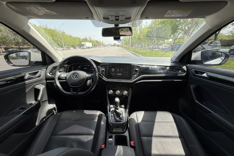 Used Volkswagen T-ROC 2021 280TSI DSG Two-Wheel Drive Comfort Connect Edition Interior 1