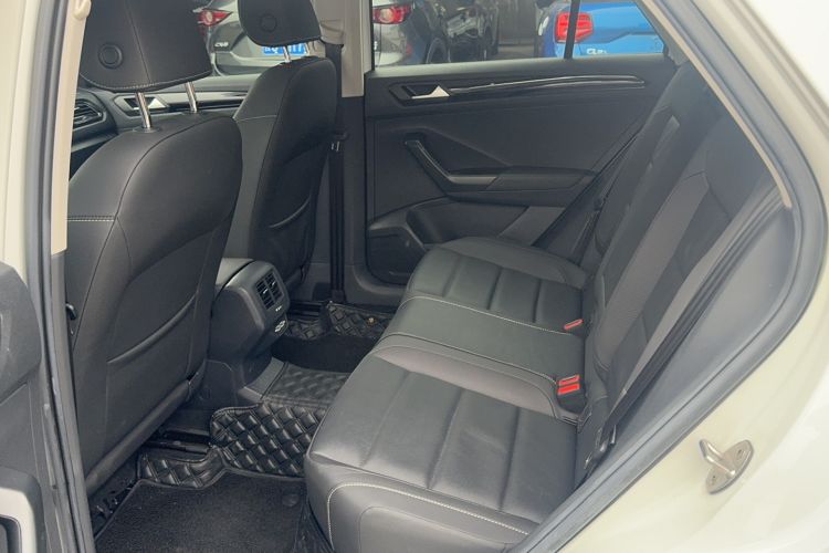 Used Volkswagen T-ROC 2021 280TSI DSG Two-Wheel Drive Comfort Connect Edition Interior 1
