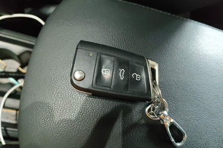 Used Volkswagen T-ROC 2021 280TSI DSG Two-Wheel Drive Comfort Connect Edition Interior 1