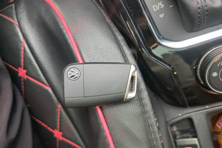 Used Volkswagen T-ROC 2021 Revised Version 280TSI DSG All-Wheel Drive Luxury Connected Edition Interior 1