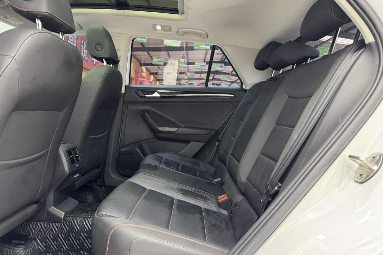 Used Volkswagen T-ROC 2021 280TSI DSG Two-Wheel Drive Comfort Connect 30th Anniversary Edition Interior 1