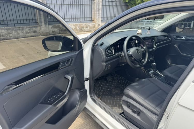 Used Volkswagen T-ROC 2021 Revised Version 280TSI DSG Two-Wheel Drive Comfort & Smart Connectivity Edition Interior 1