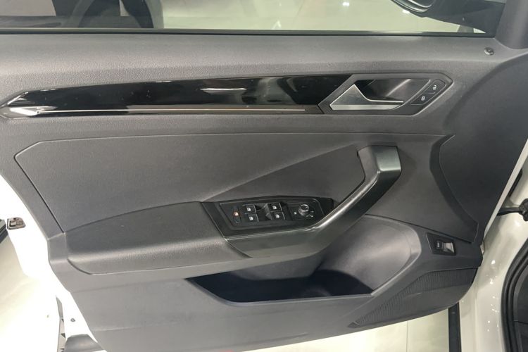 Used Volkswagen T-ROC 2021 280TSI DSG Two-Wheel Drive Comfort Connect Edition Interior 1