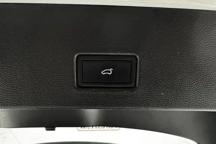 Used Volkswagen T-ROC 2021 280TSI DSG All-Wheel Drive Luxury Smart Connectivity Version Interior 1