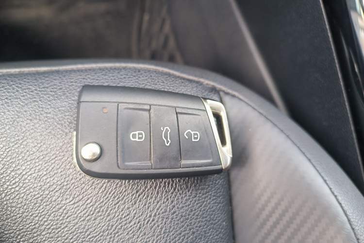 Used Volkswagen T-ROC 2021 280TSI DSG Two-Wheel Drive Comfort Connect 30th Anniversary Edition Interior 1