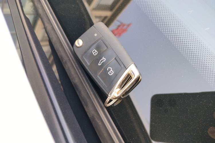 Used Volkswagen T-ROC 2021 280TSI DSG Two-Wheel Drive Comfort Connect Edition Interior 1