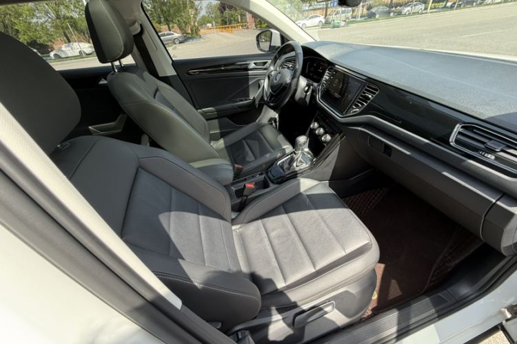Used Volkswagen T-ROC 2021 280TSI DSG Two-Wheel Drive Comfort Connect Edition Interior 10