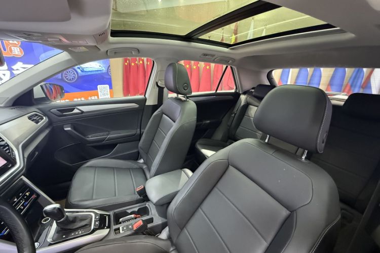 Used Volkswagen T-ROC 2021 280TSI DSG Two-Wheel Drive Comfort Connect Edition Interior 10