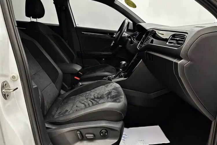 Used Volkswagen T-ROC 2021 280TSI DSG All-Wheel Drive Luxury Smart Connectivity Version Interior 10
