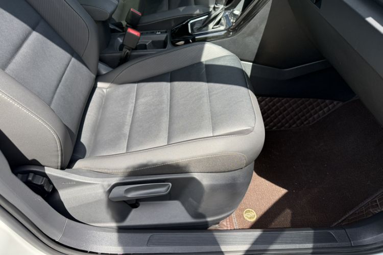 Used Volkswagen T-ROC 2021 280TSI DSG Two-Wheel Drive Comfort Connect Edition Interior 11